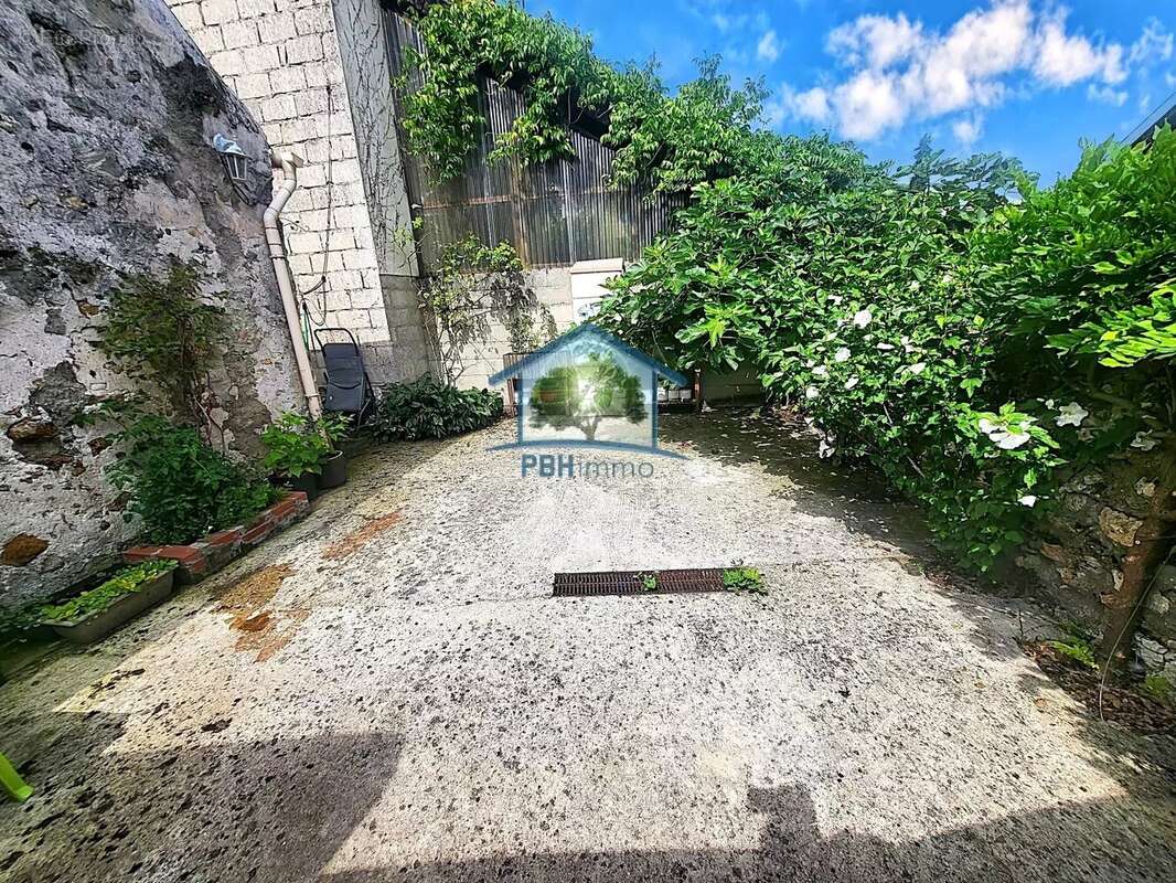 Maison 76 m² à Saint-Jean-Les-Deux-Jumeaux  - photo 10