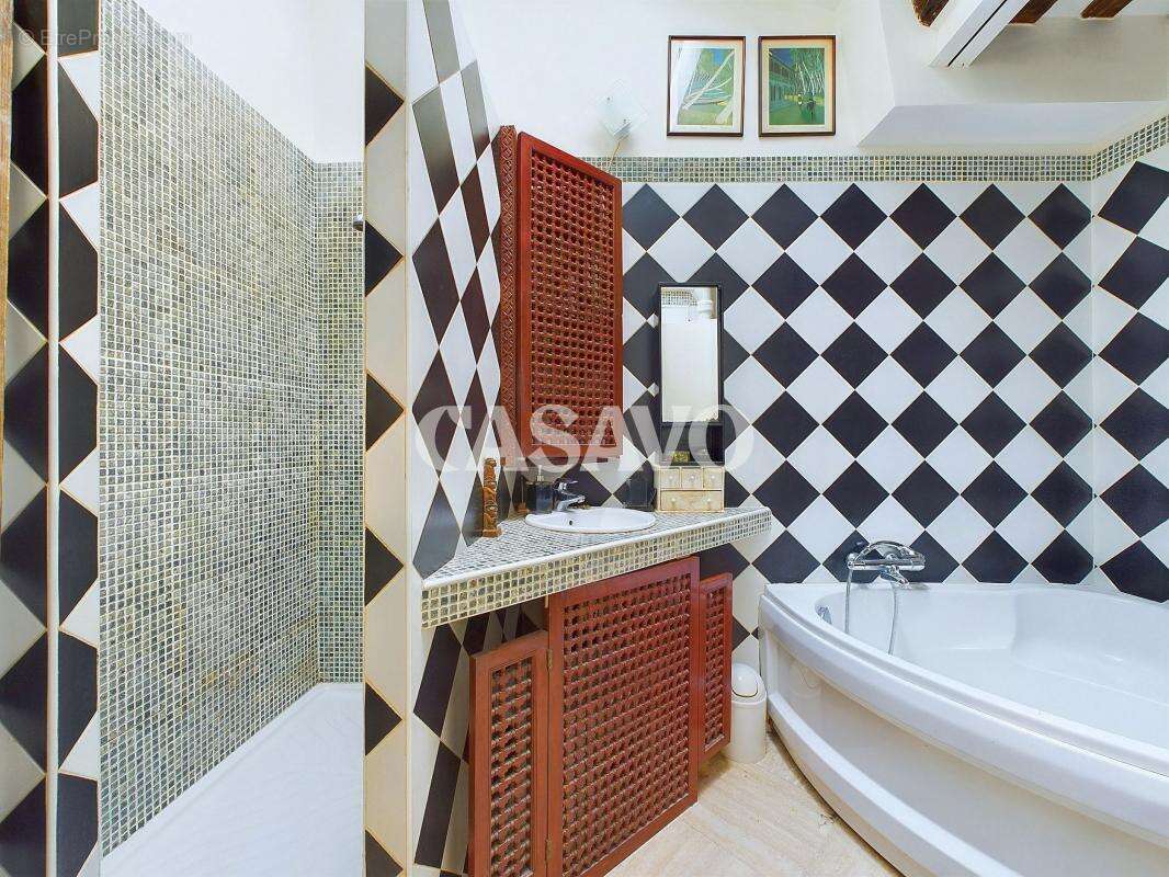 Appartement à PARIS-3E