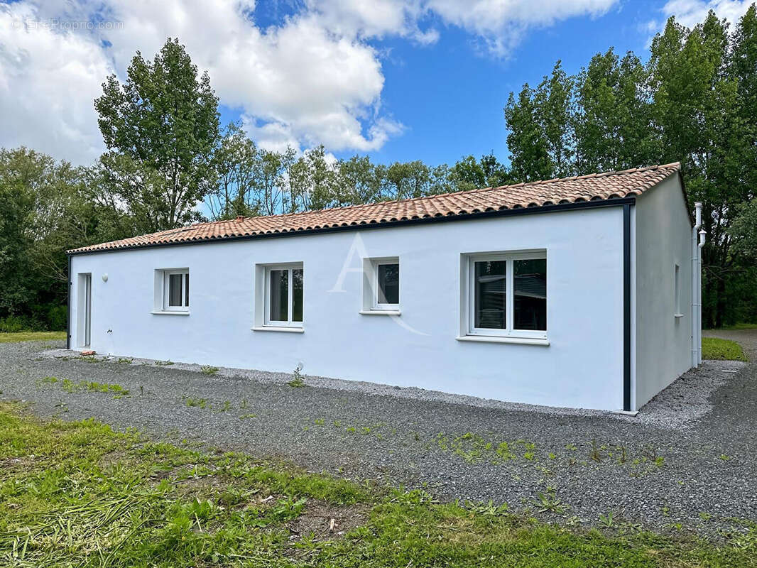 Maison à LE PERRIER