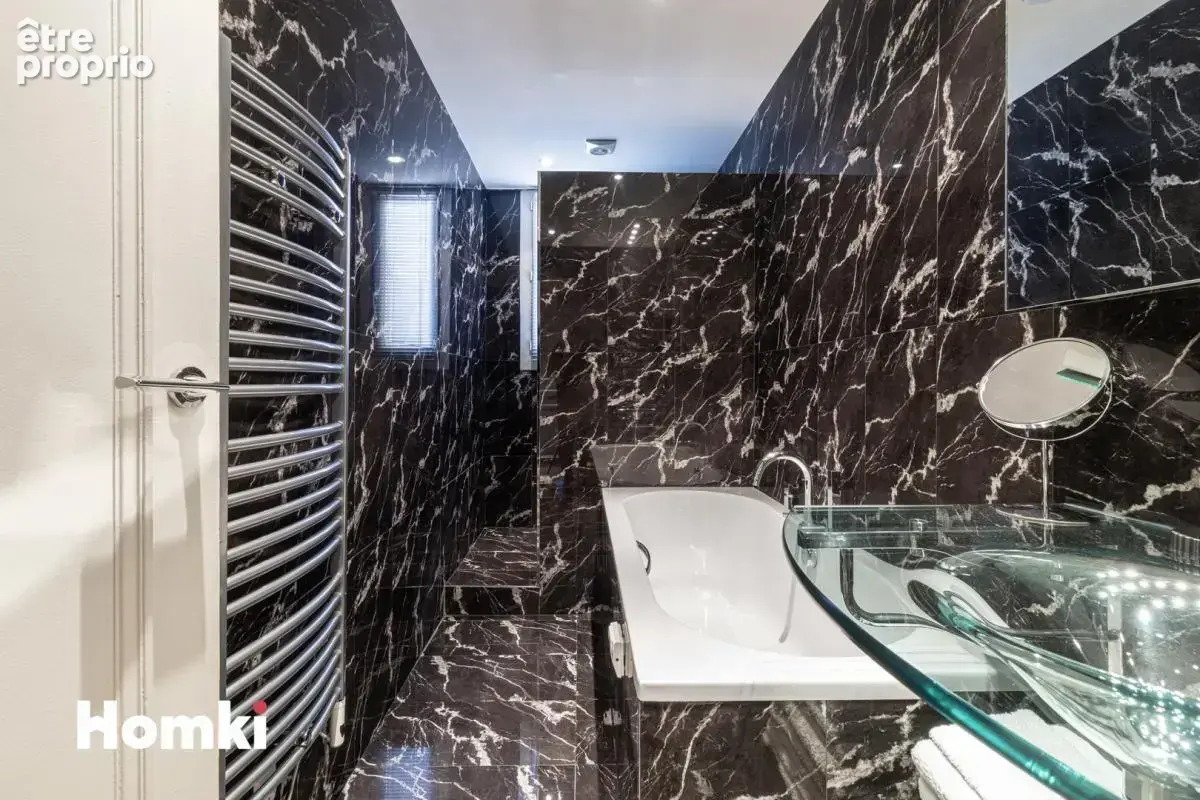 Appartement T3 de 80 m² à Marseille 13008, Place Louis Lumière - photo 8