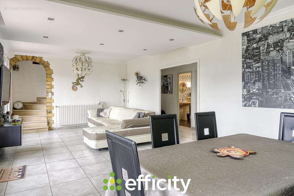 Maison à SALAISE-SUR-SANNE