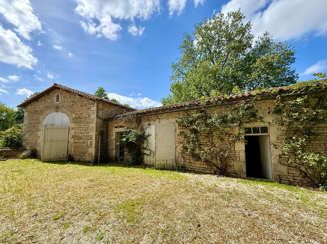 Maison à PERIGNE