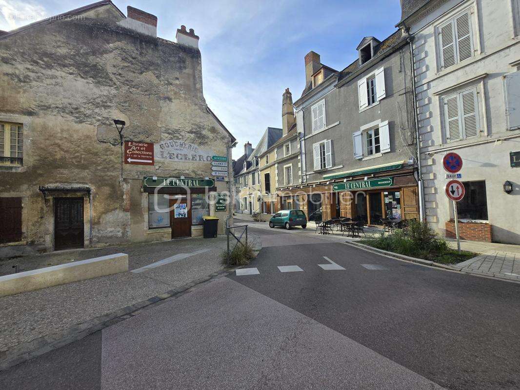 Commerce à LA CHARITE-SUR-LOIRE
