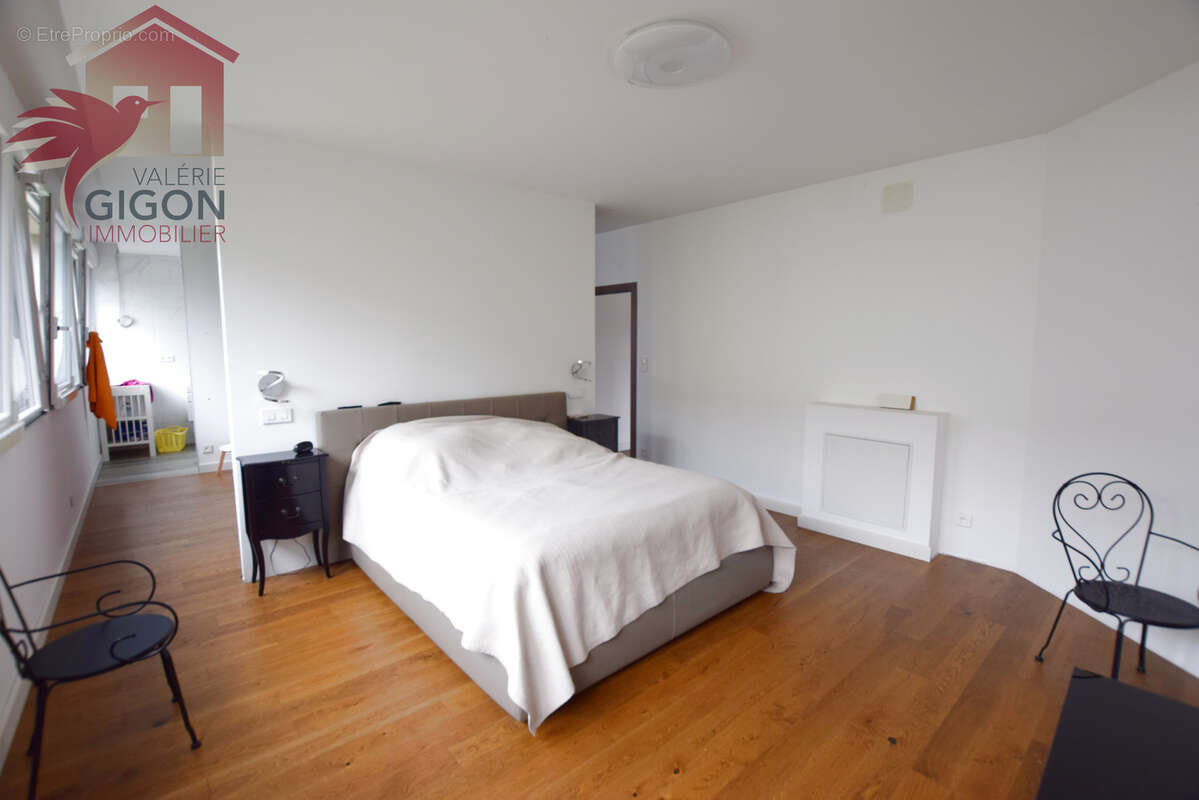 LOFT de 224 m2 lumineux et fonctionnel de 2020 avec 4 garages et grande surface de stockage - photo 4