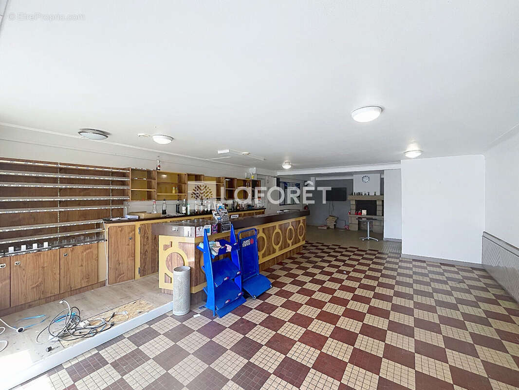 Commerce à SAINT-JEAN-LA-POTERIE