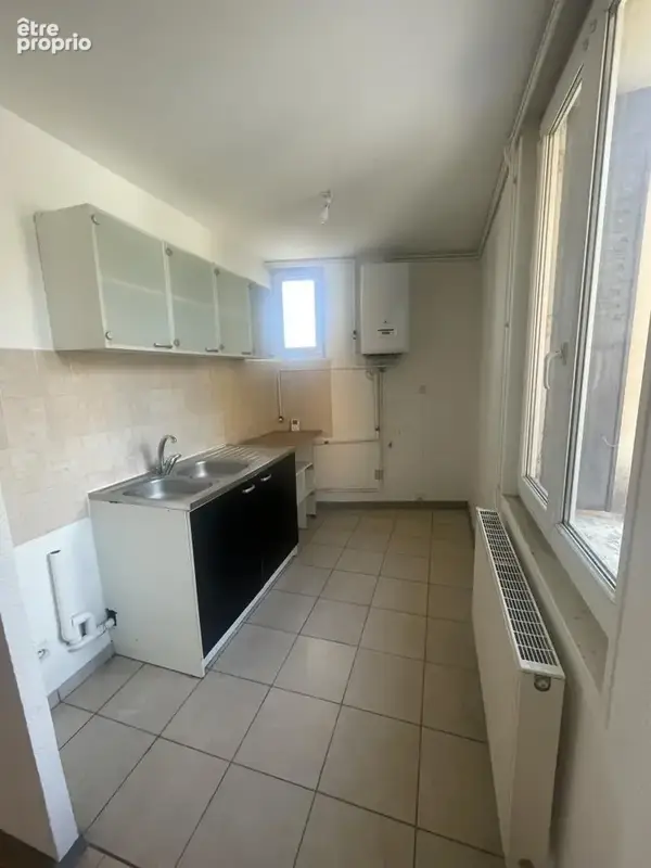 Appartement 3 pièces 69 m² à vendre à Saint-Georges-Les-Bains (07800) - photo 2
