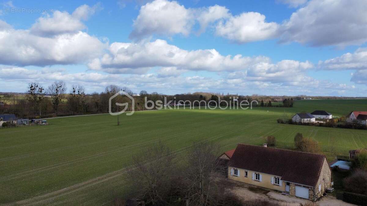 Maison à SAVIGNY-EN-SEPTAINE