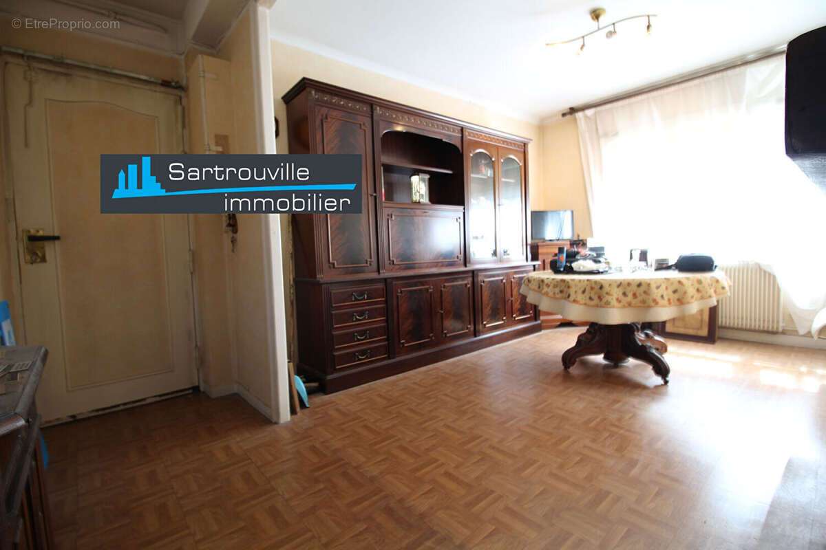 Appartement à SARTROUVILLE