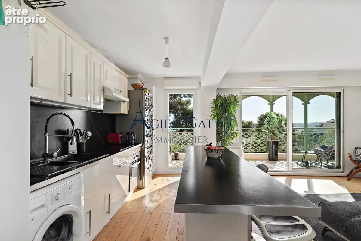Exclusivité – Saint-Laurent-du-Var. Appartement, vue mer panoramique et piscine à débordement - photo 6