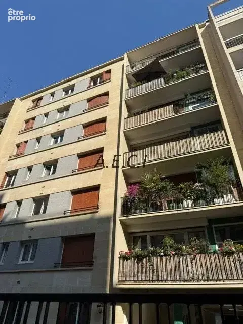 Appartement à COURBEVOIE