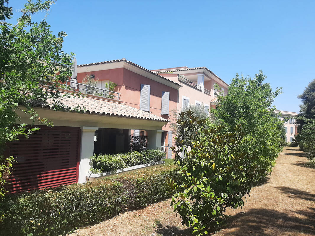 Appartement à SAINT-CLEMENT-DE-RIVIERE