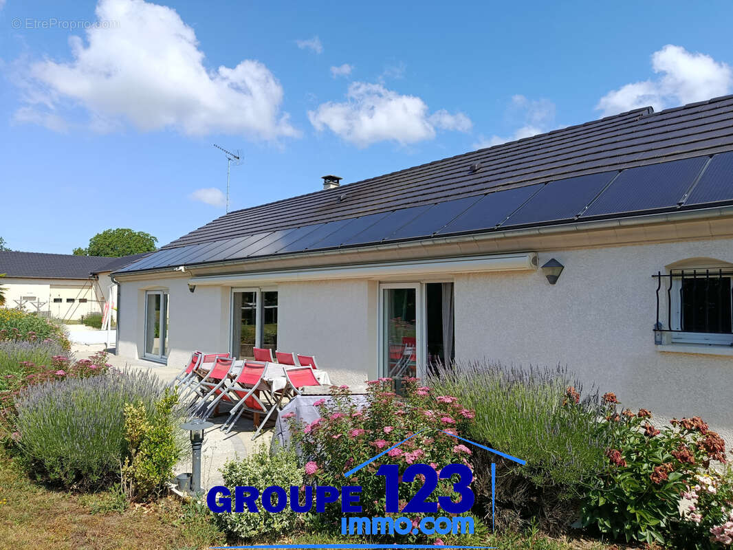 Villa de 2009, vie de plain pieds, 3 chambres, piscine chauffée et jardin arboré de 3600 m2 - photo 2