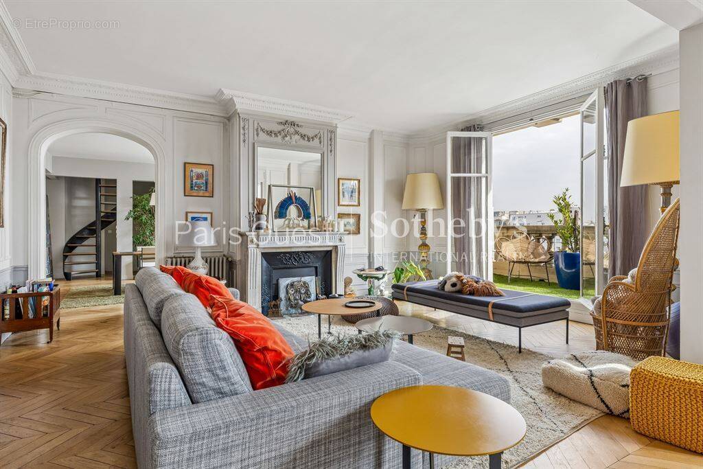 Appartement à PARIS-16E