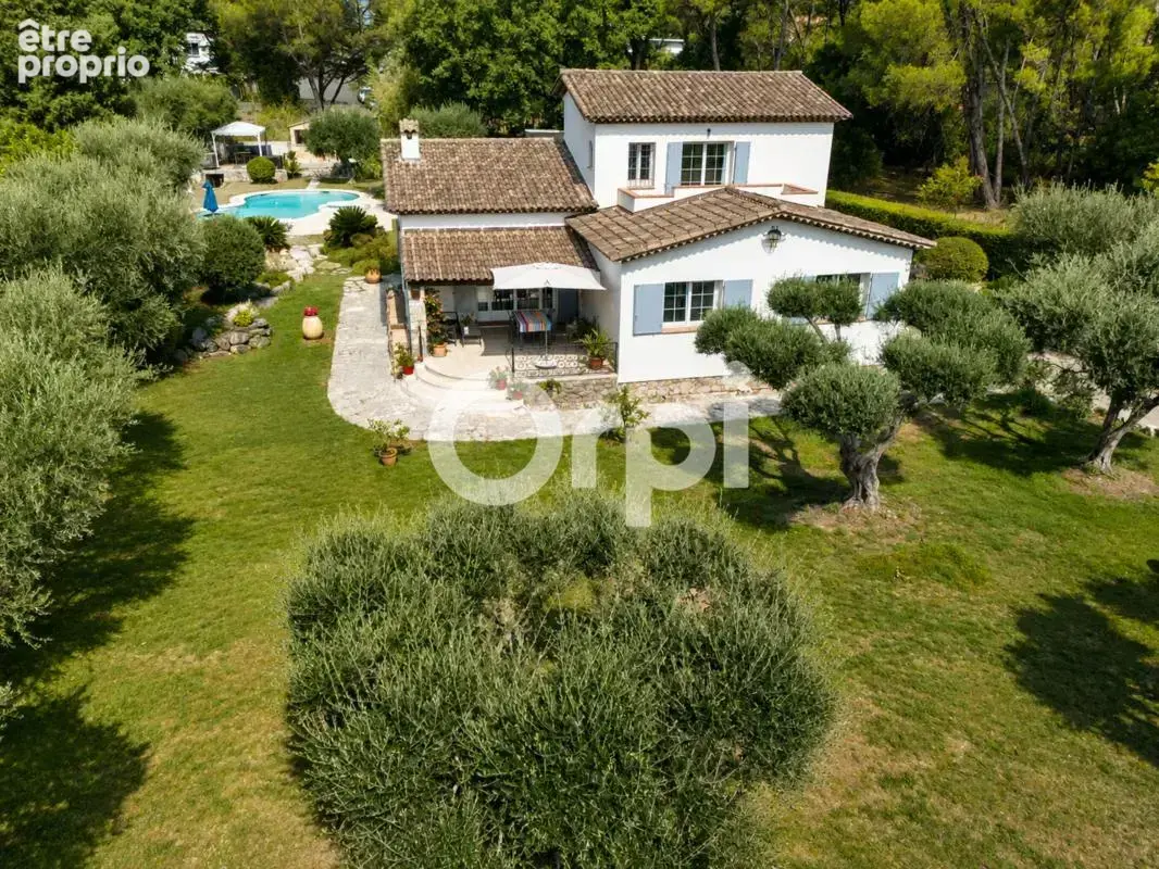 Double garage - hyper calme - grand terrain plat - piscine - pool house - photo 4
