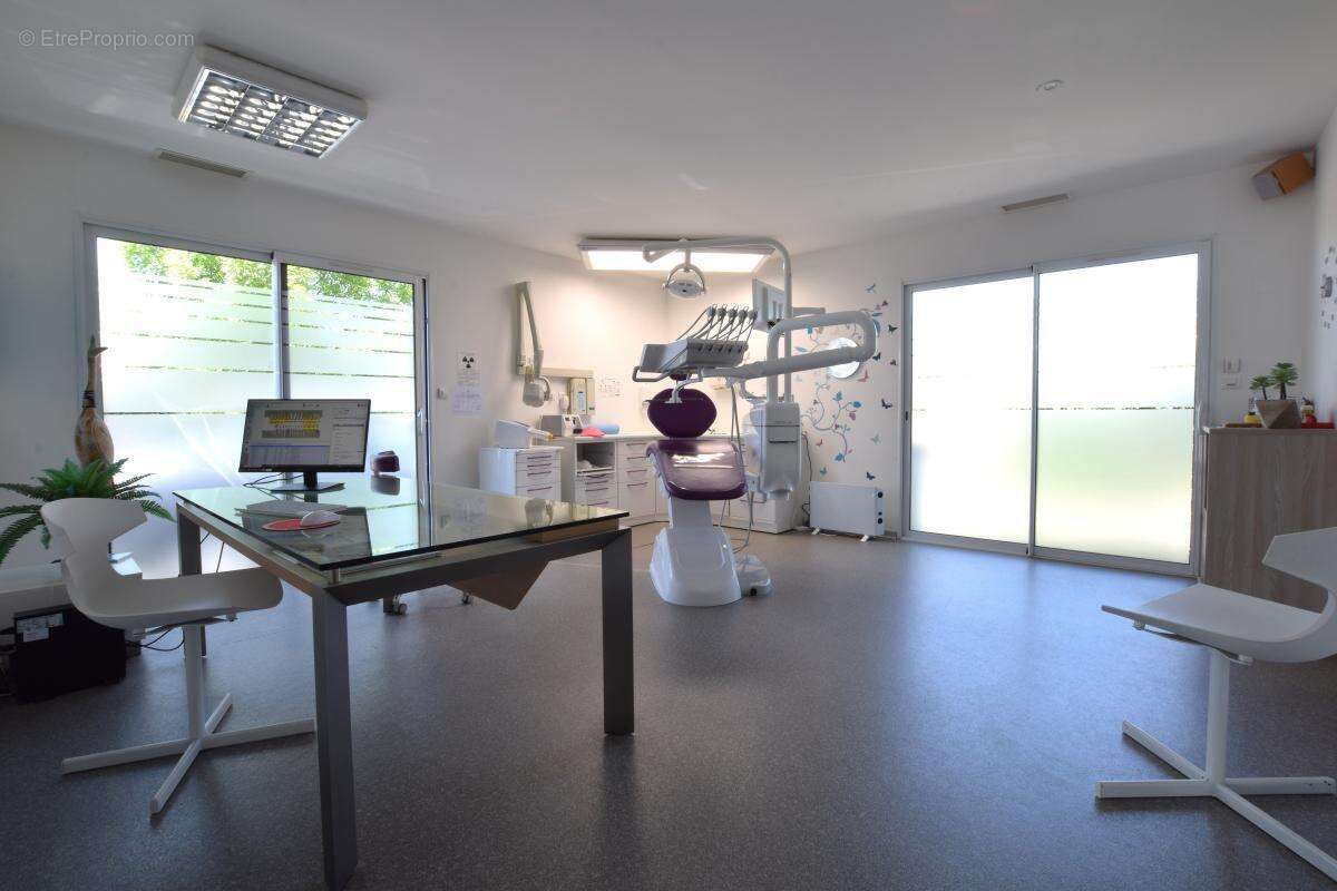Local commercial Andilly 263 m² - 3 lots - plain pied - normes PMR - photo 3