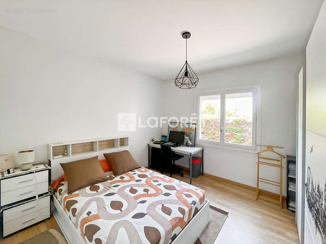 Maison T5 de plain-pied environ 186 m² - Centre-ville de Castelsarrasin - Garage - photo 5