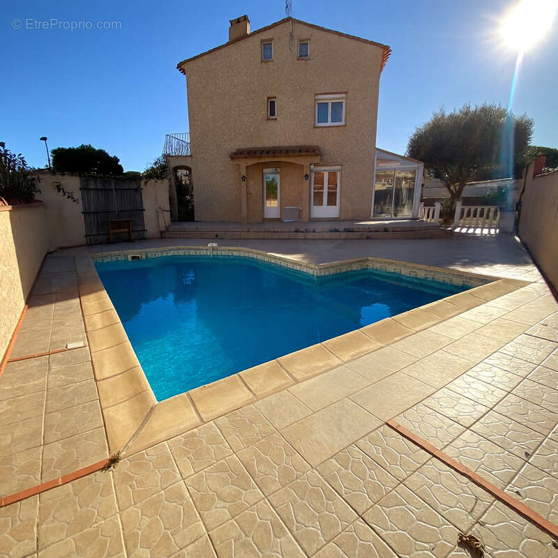 Maison à SAINT-LAURENT-DE-LA-SALANQUE