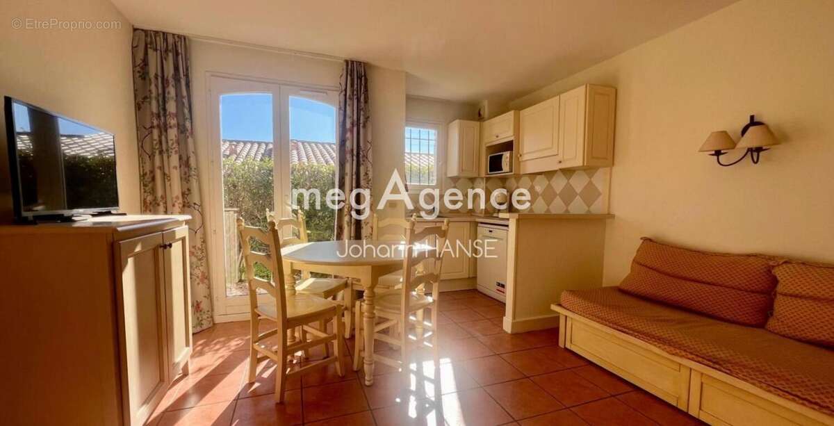 Appartement à ROQUEBRUNE-SUR-ARGENS