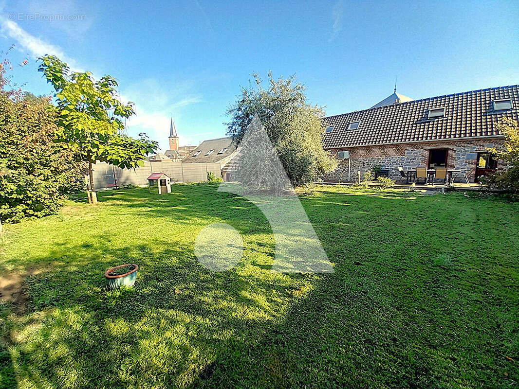 Maison à PONT-SUR-SAMBRE