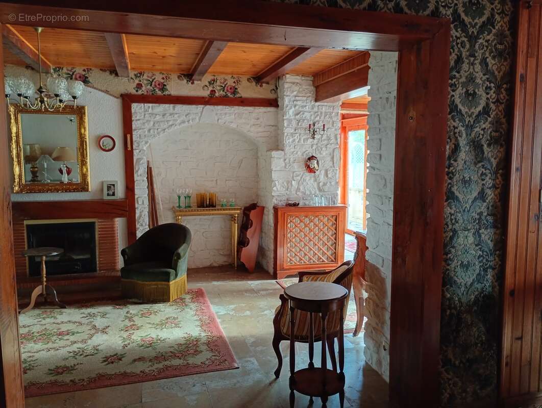 Maison 165 m² à Chateaubernard  - photo 4