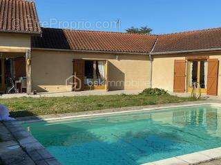 Maison à VILLECOMTAL-SUR-ARROS