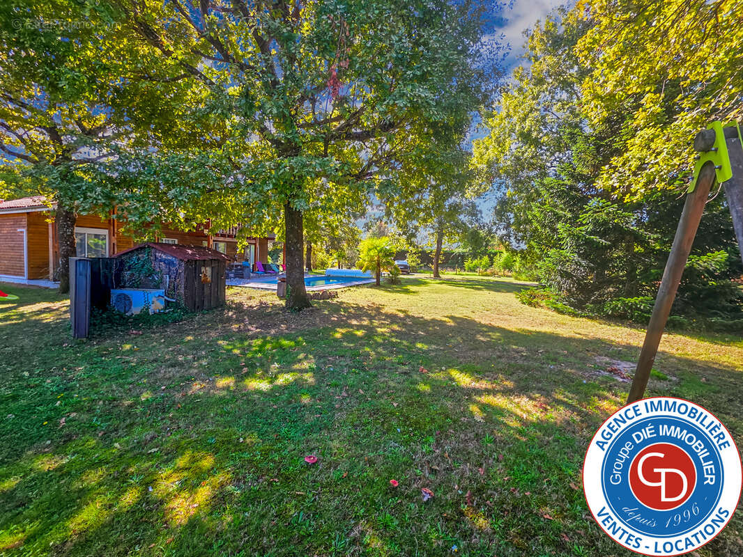 Villa avec 5 chambres, garage et piscine - photo 10
