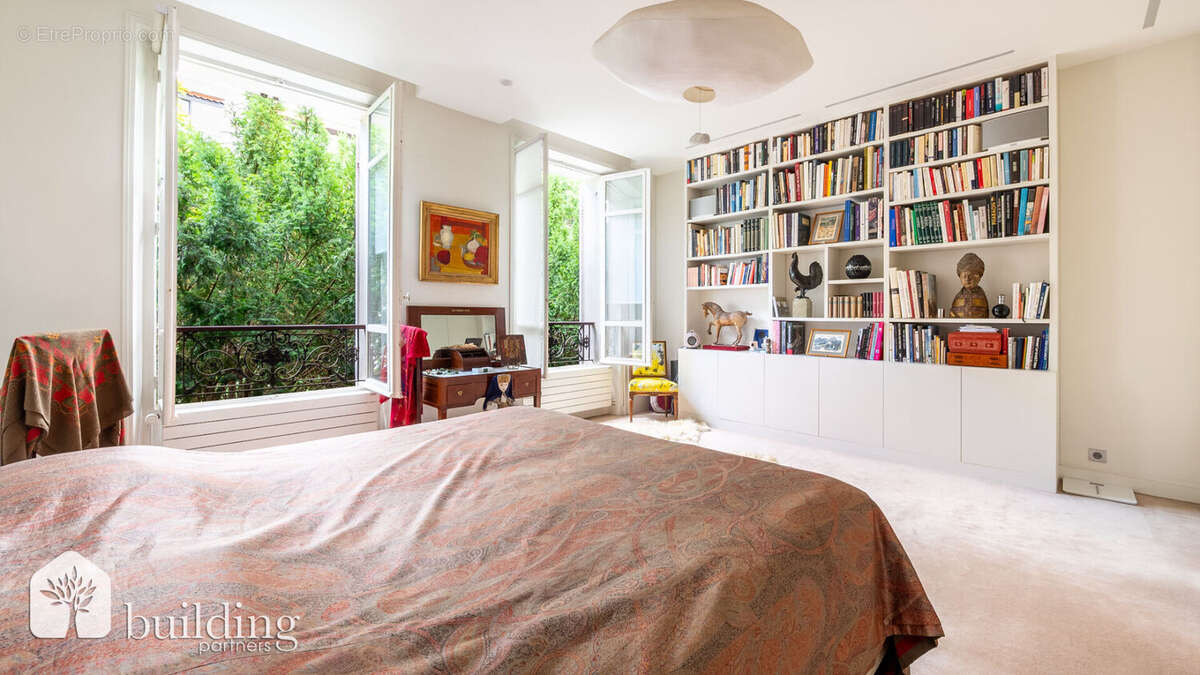 Appartement à COURBEVOIE