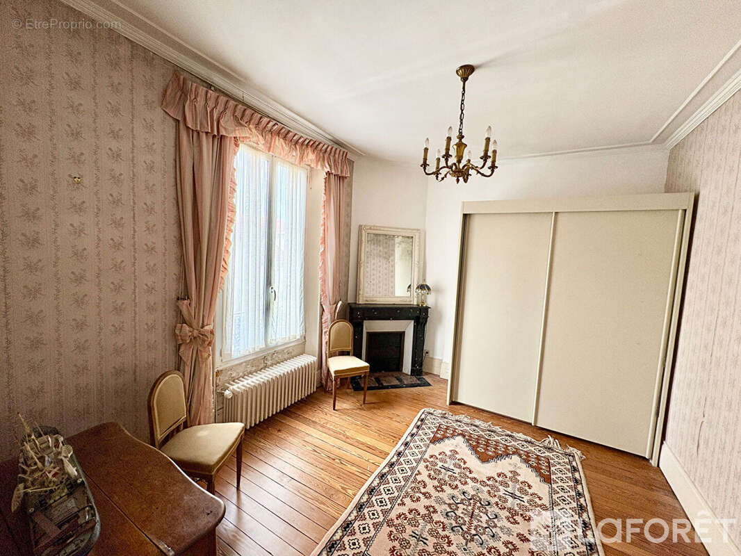 Fontainebleau rue Pasteur. Maison de famille jardin parkings - photo 6