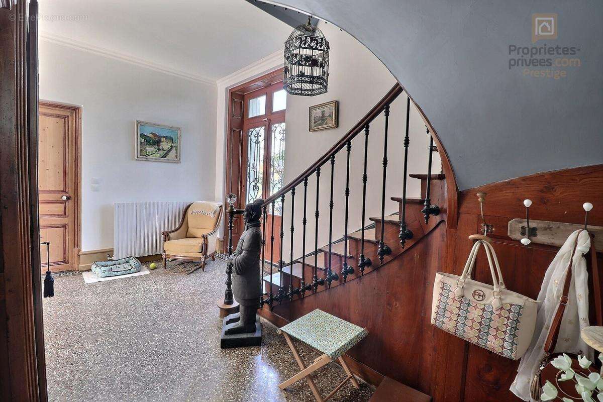 Maison bourgeoise de 380 m2 sur 3 niveaux avec de nombreuses possibilités - photo 14