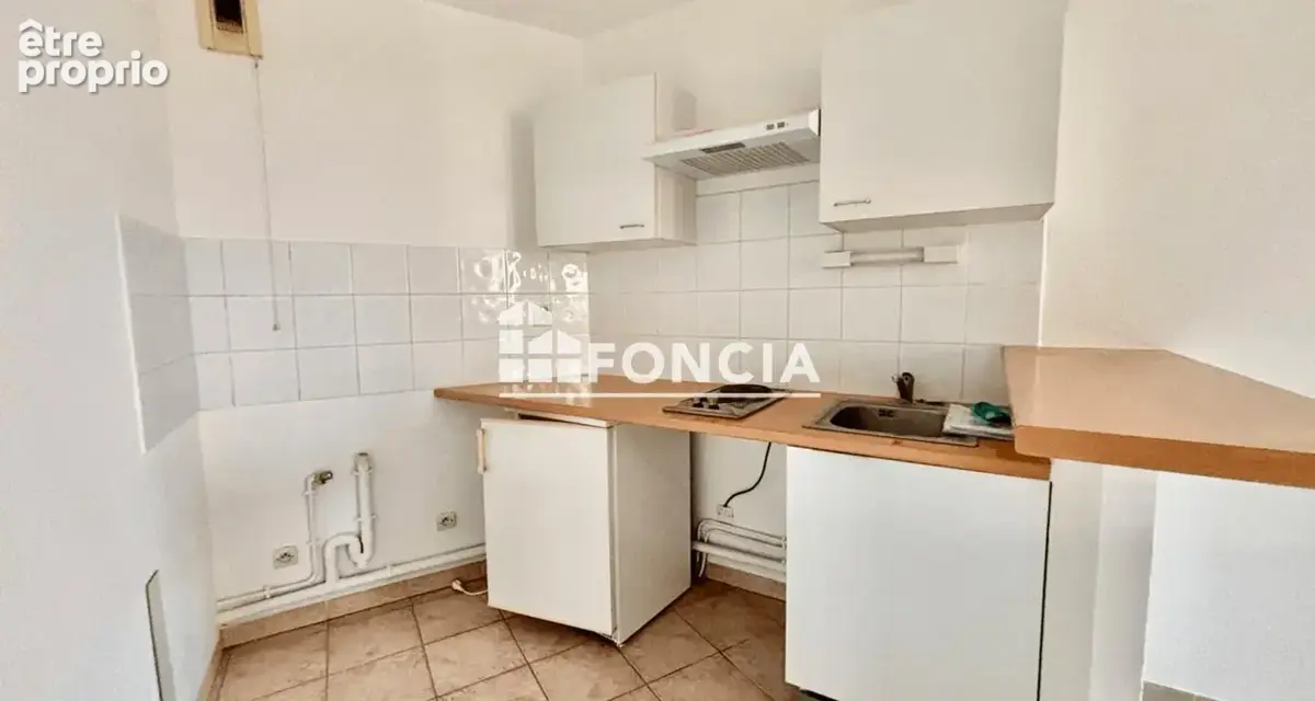 Hôtel de Ville / Port-Marianne : Beau F2 avec terrasse et parking sous-sol - photo 4