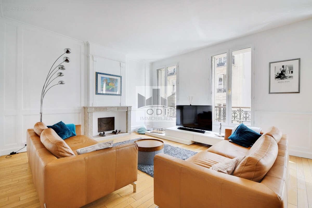 Appartement à PARIS-16E