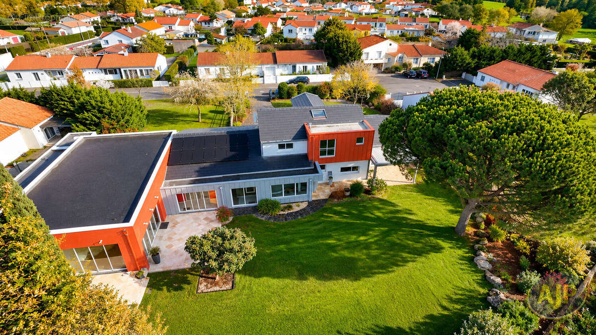 LEGÉ- Villa avec piscine intérieure ! - photo 16