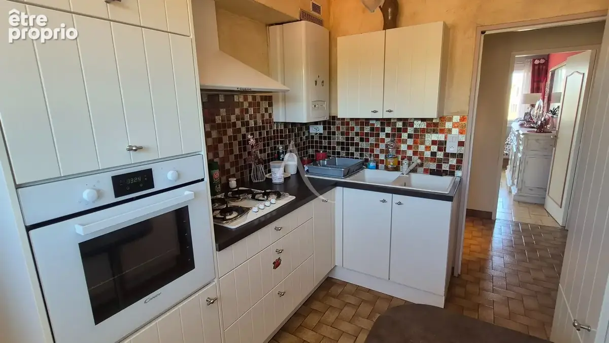Appartement T3 77m², vue cathédrale, cave, dernier étage - photo 8