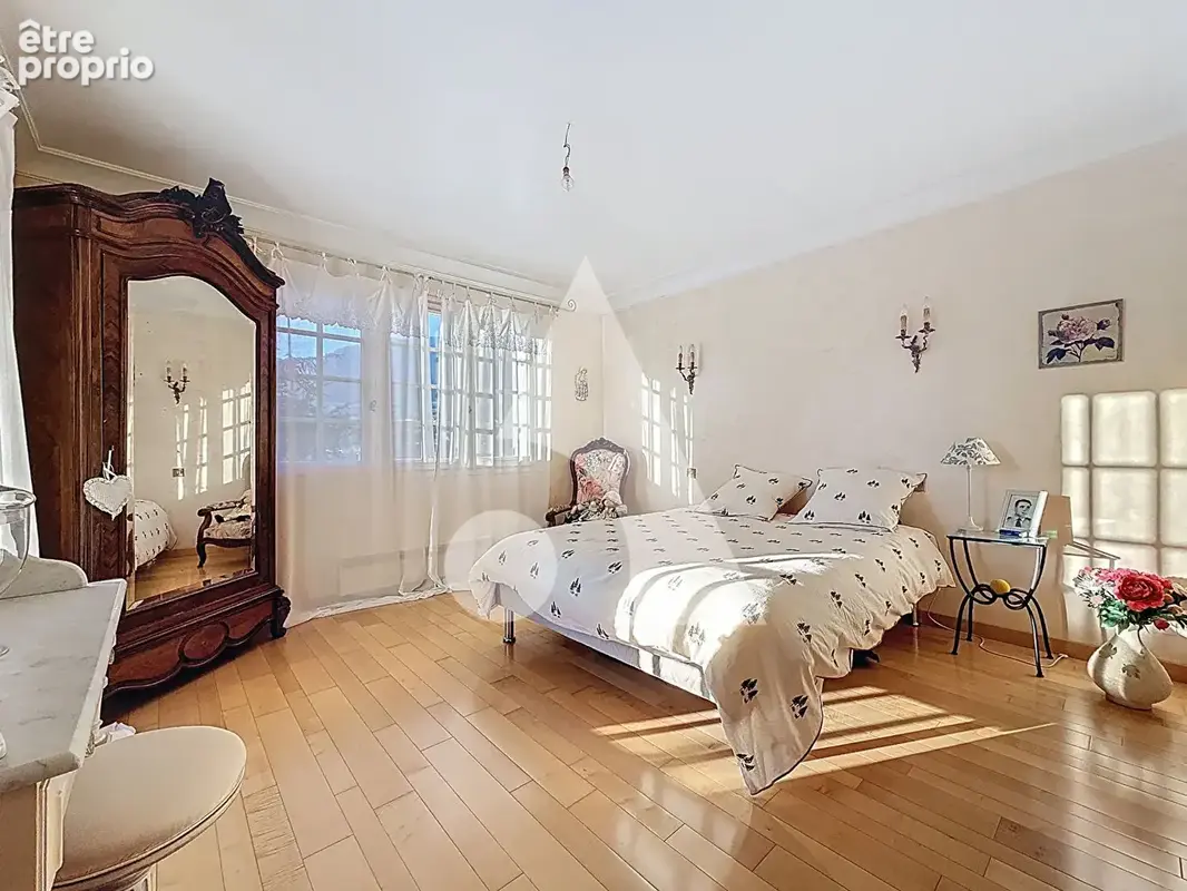 Villa de charme style Île-de-France - 246,90 m² - Terrain de 2 580 m² - Gap / secteur résidentiel ! - photo 7