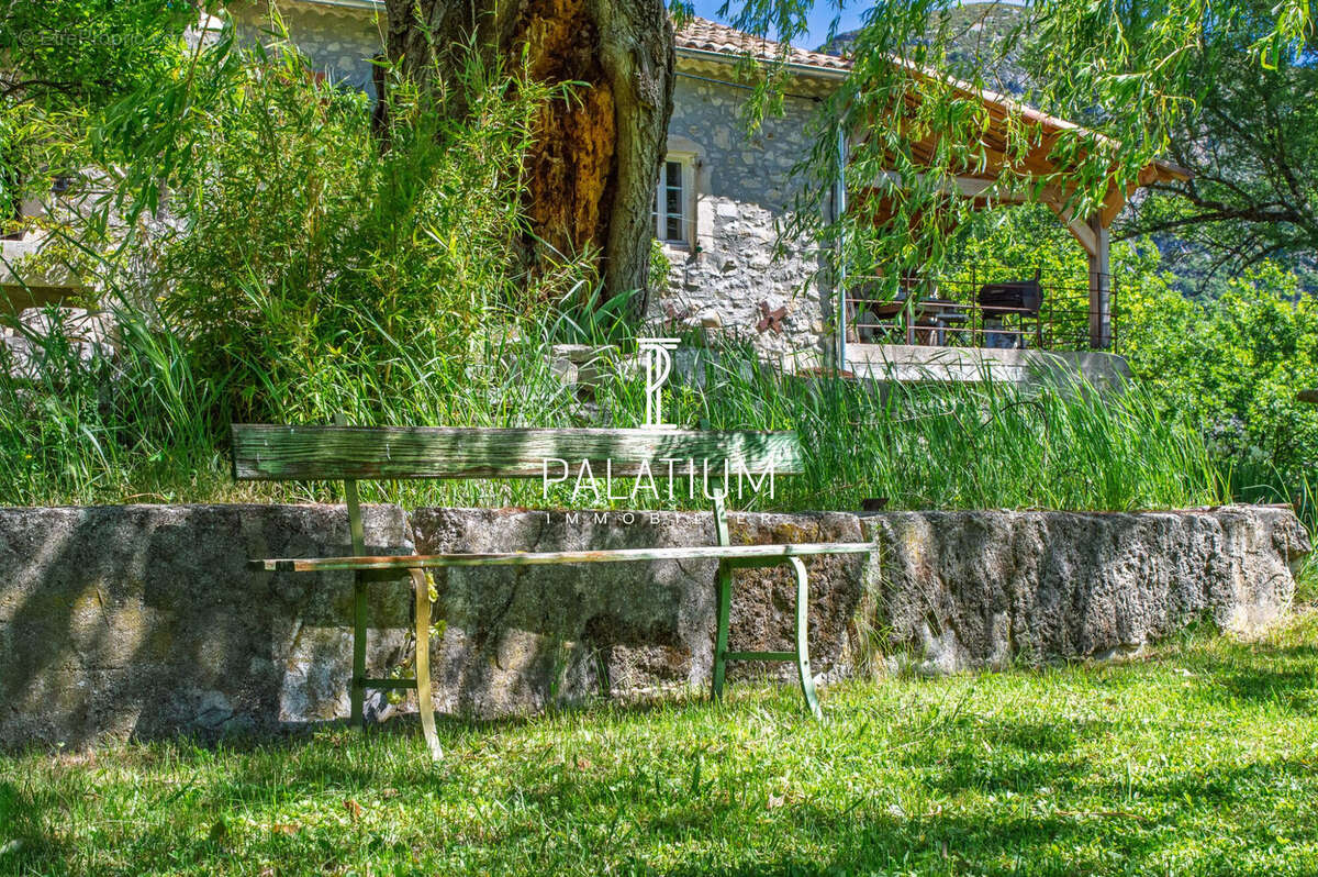 Maison à CHATEAUNEUF-MIRAVAIL