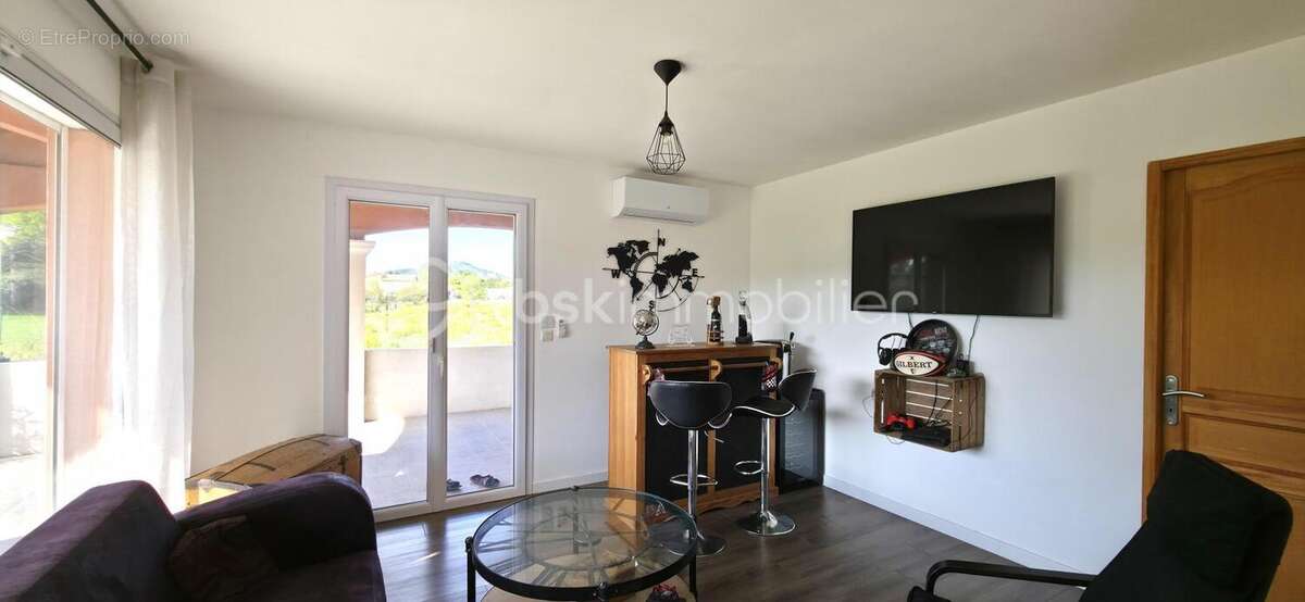 Maison à SAINT-LAURENT-DES-ARBRES