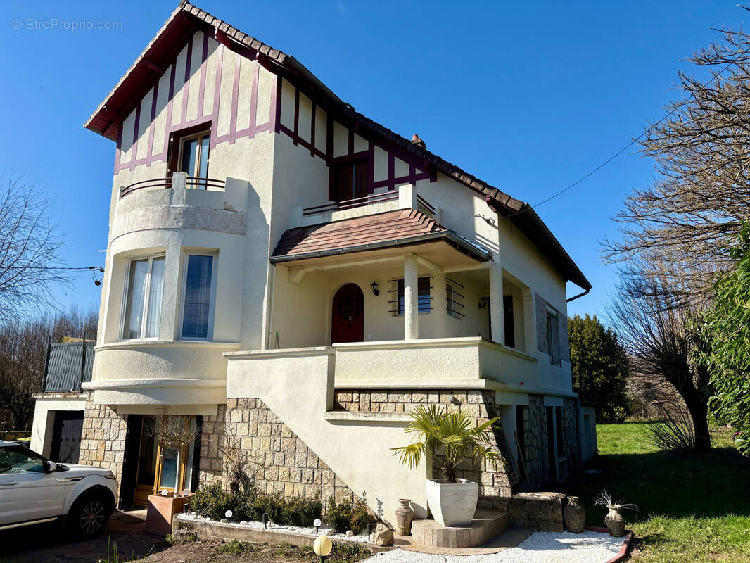 Maison à TERRASSON-LAVILLEDIEU