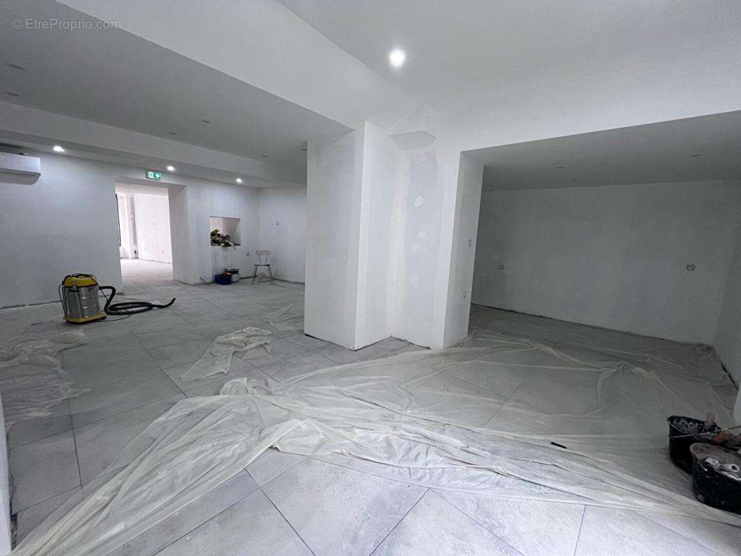 Immeuble de rapport de 200 m² environs à rénover pouvant être aménagé en deux appartements et un local - photo 14