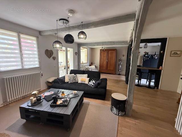 Maison à SAINT-MARTIN-DE-BIENFAITE-LA-CRESSONNIERE