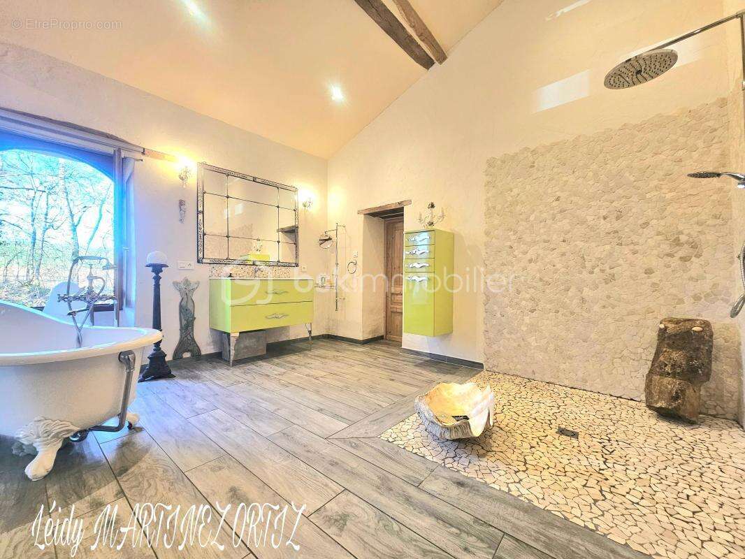 Maison à VIC-FEZENSAC