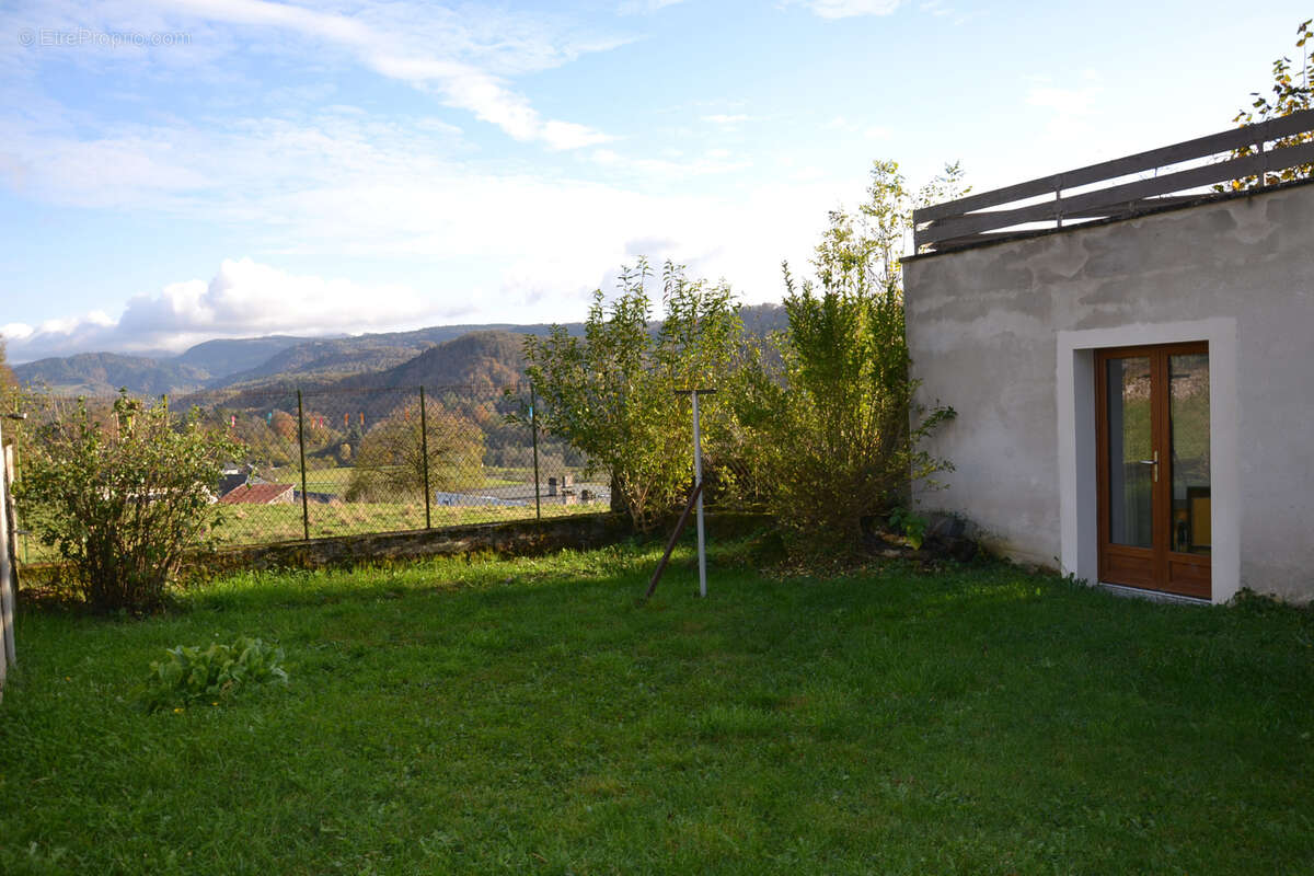Maison à SAINT-SAUVES-D'AUVERGNE