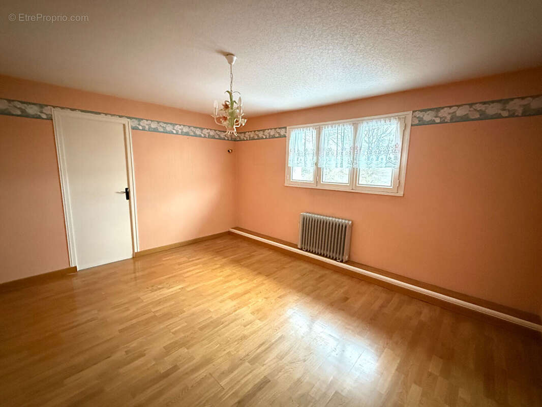 Maison à VRIGNE-AUX-BOIS