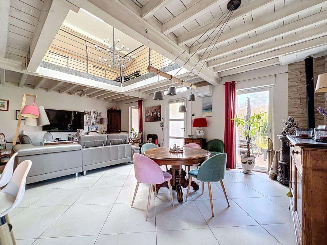 Maison à LUCENAY