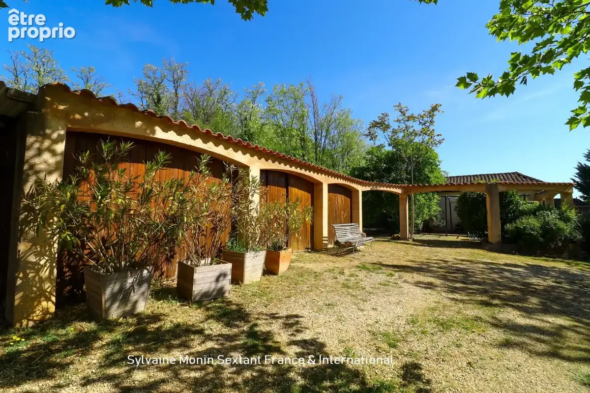 Calme absolu et vue dégagée pour cet ensemble immobilier de 3 maisons avec 3 piscines sur 2 hectares - photo 15