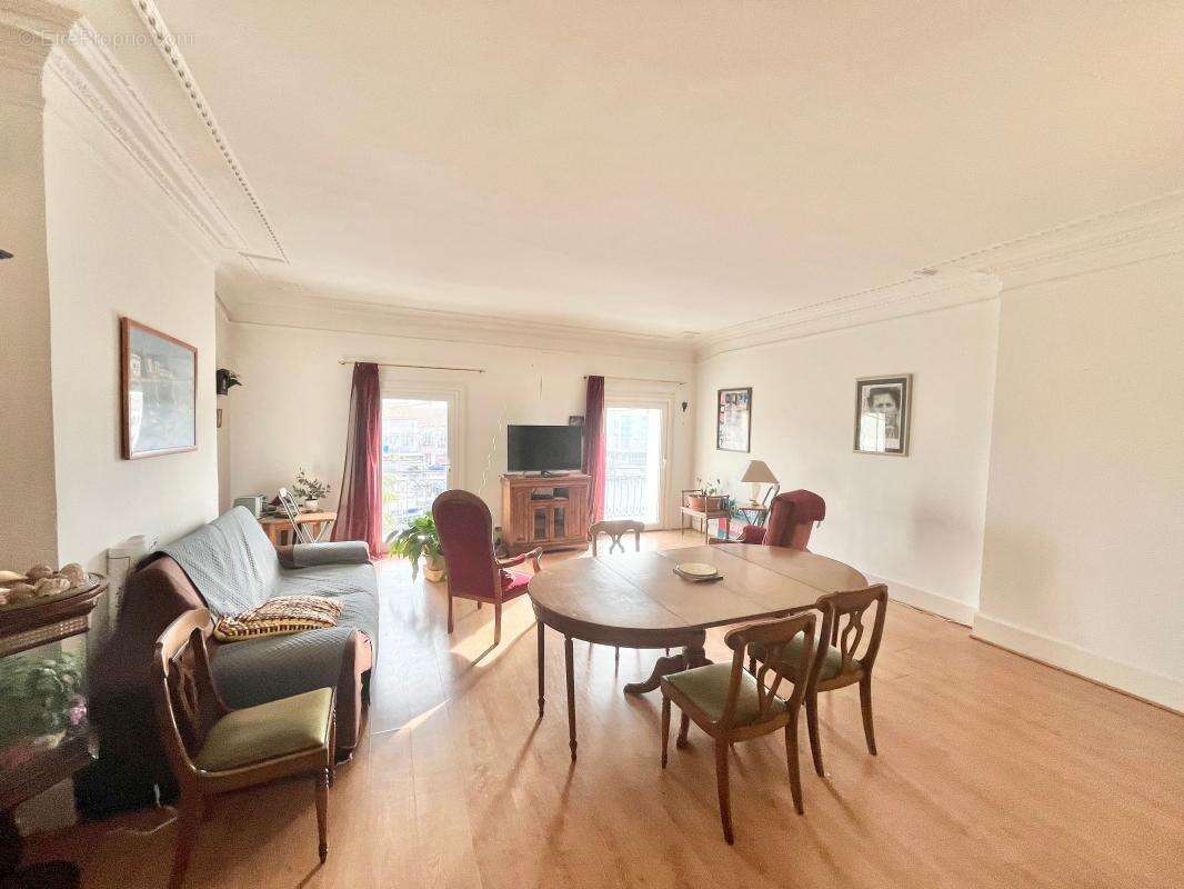 Appartement à MEZE