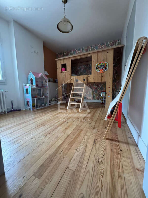 Maison à COUTRAS