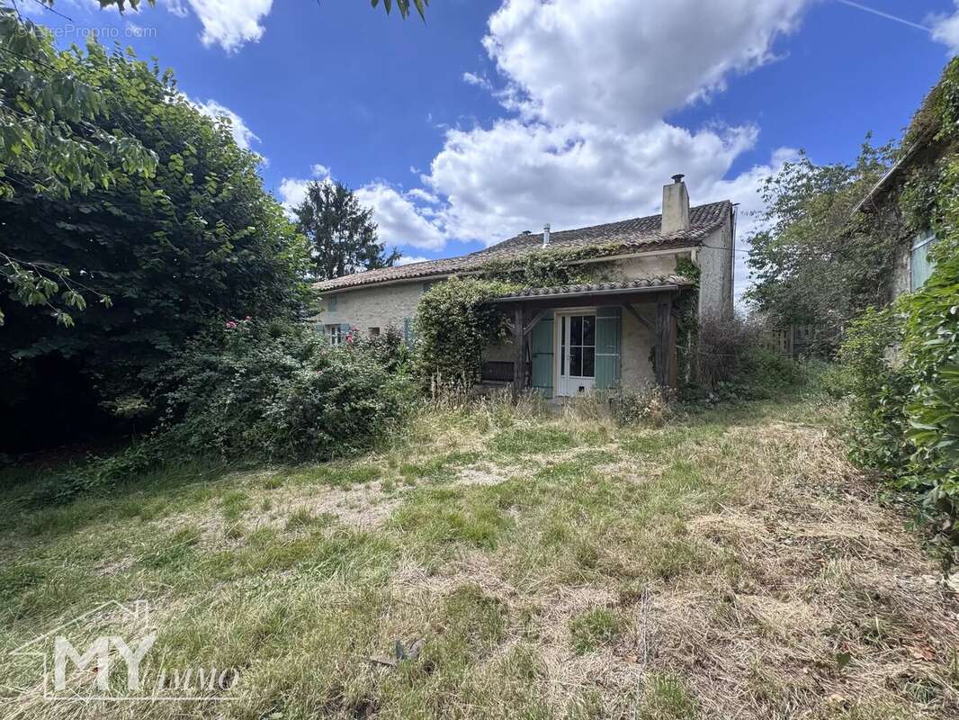 SAINT MÉARD DE GURÇON – Maison en pierre avec grange - photo 12