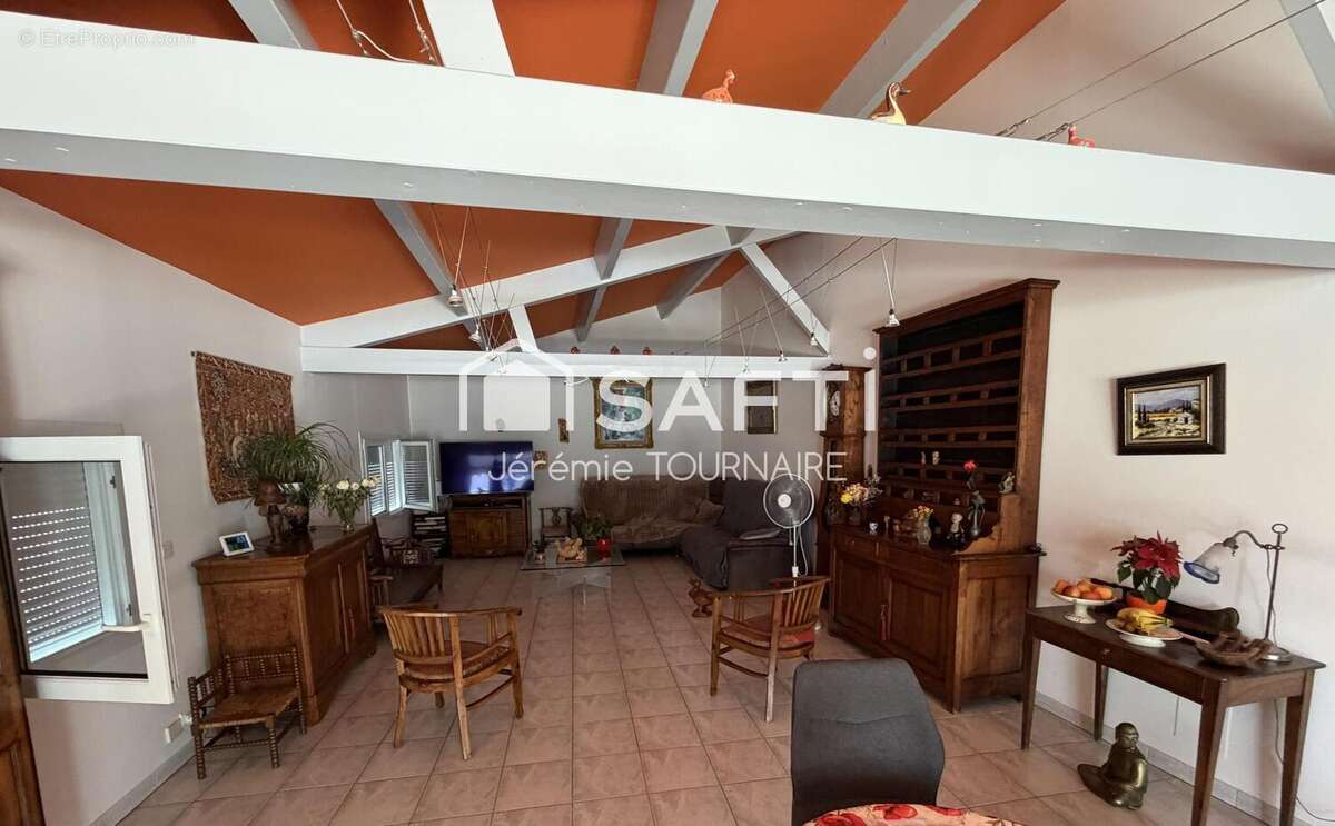 Maison 270 m² à Verines  - photo 4