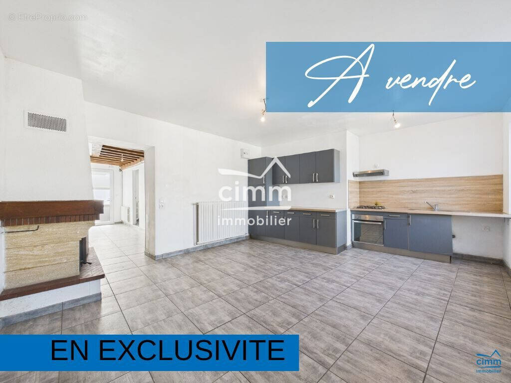 Maison à LONGUE-JUMELLES