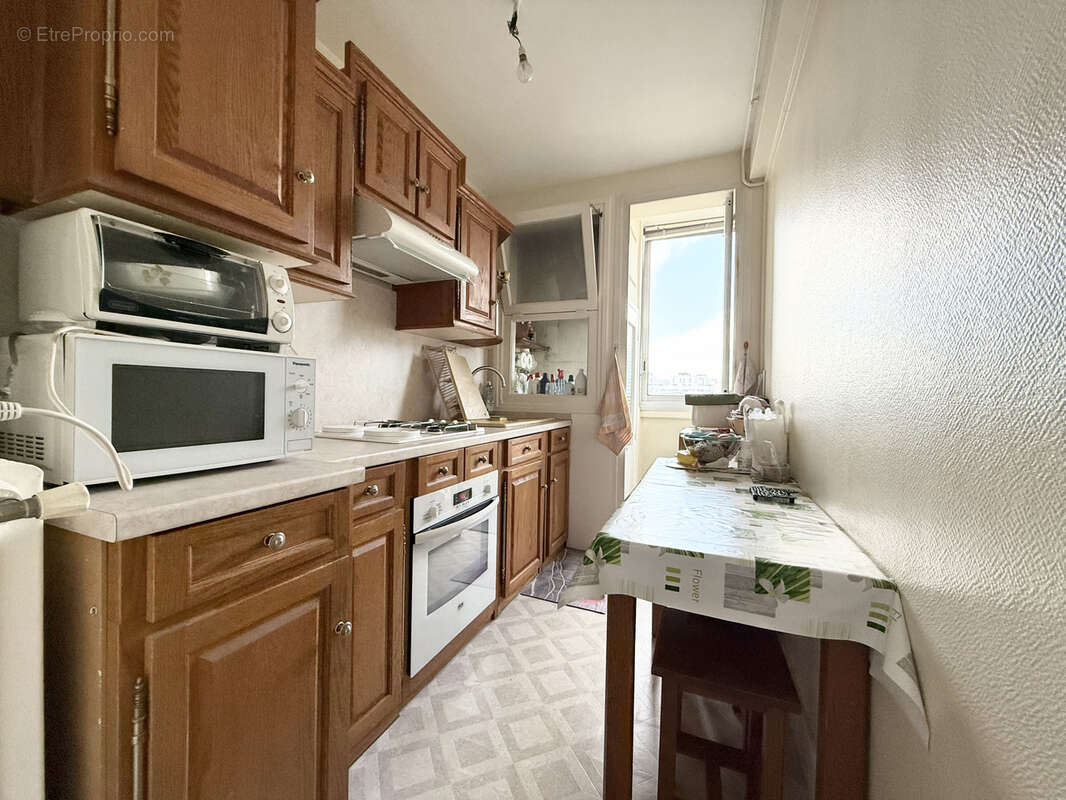 Appartement à COURBEVOIE